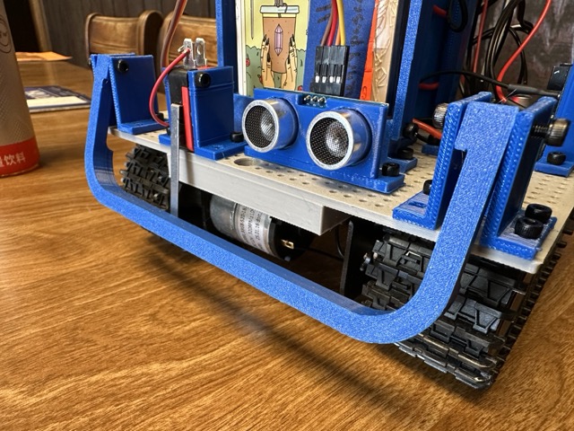 TankBot: An adaptable robot platform. Part 1.